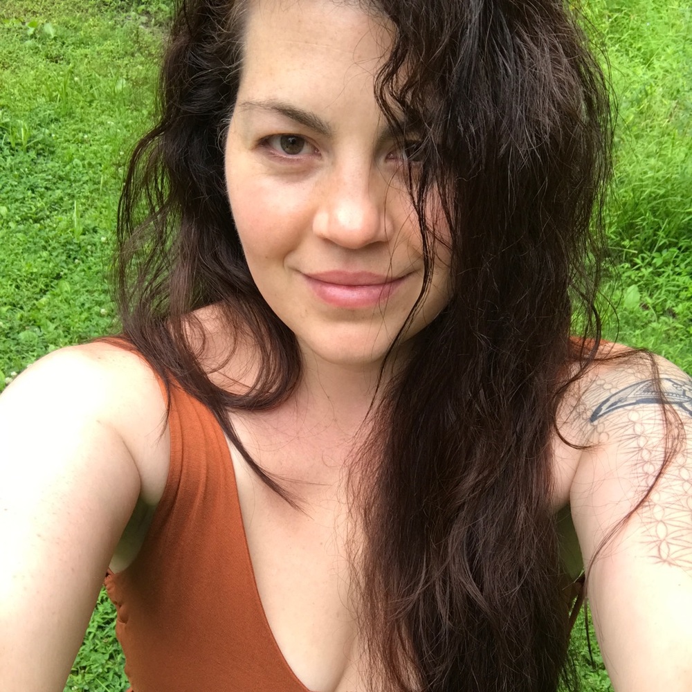 Meet your Posher, Larissa